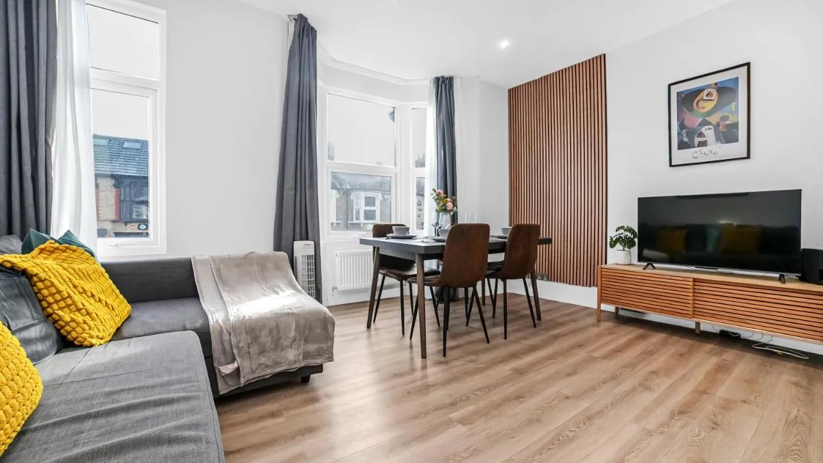 Image 5 of Stylish 2-Bed flat in E17