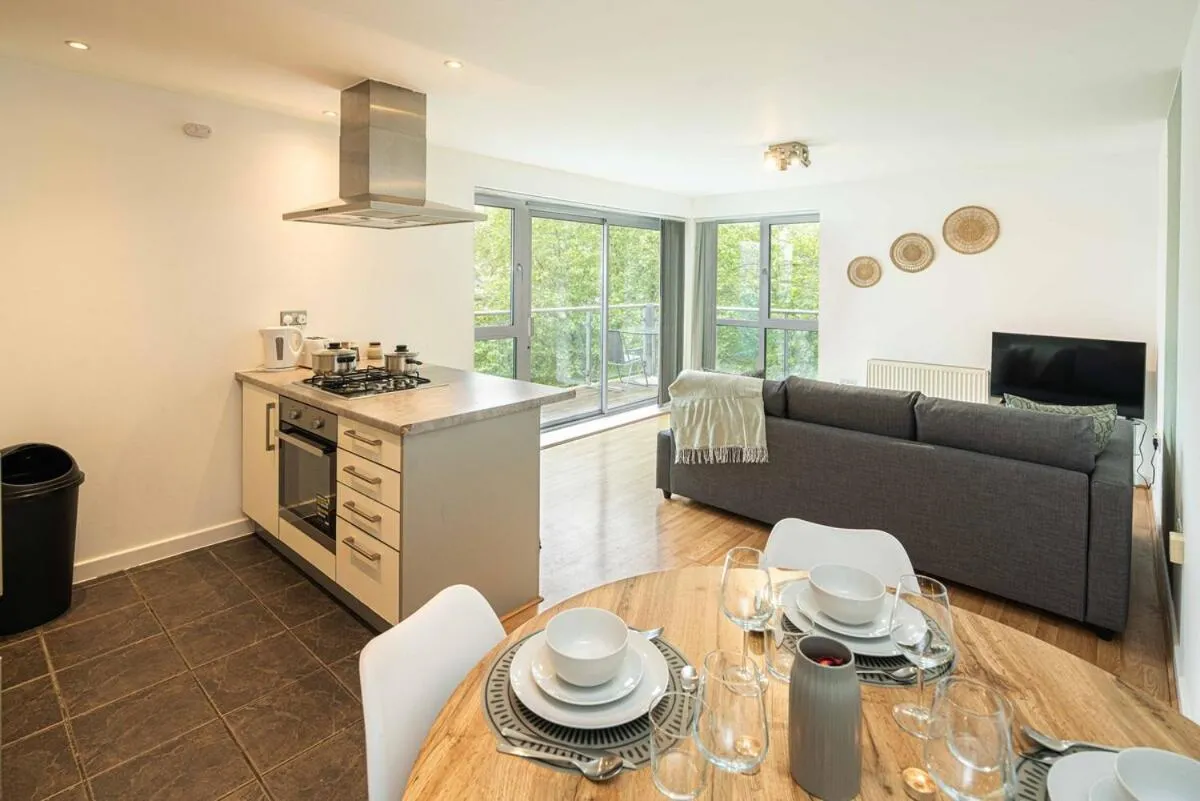 Image 3 of Stylish 2-Bed with Stunning View