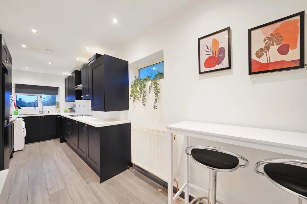 Image 4 of Stylish 2-Bedroom Flat in Prime London Location