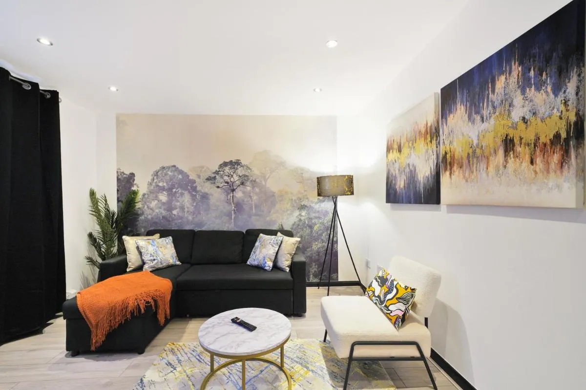 Image 5 of Stylish 2-Bedroom Flat in Prime London Location