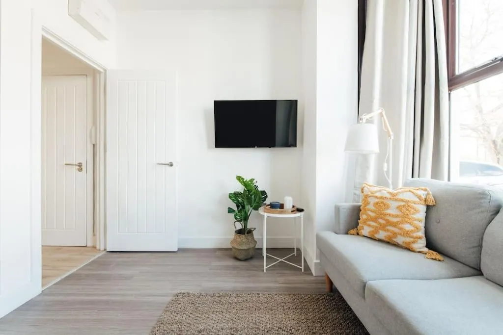 Image 5 of Stylish 2 Bedroom Flat in Ilford, London