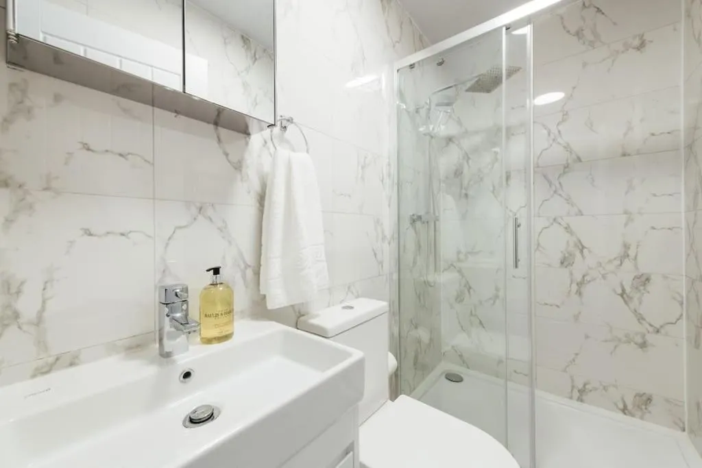 Image 3 of Stylish 2 Bedroom Flat in Ilford, London