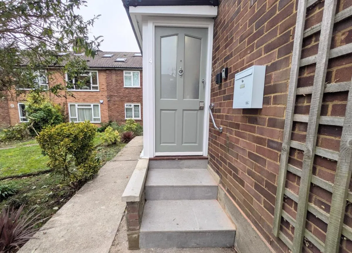 Image 3 of Stylish 2 Bedroom in North Finchley