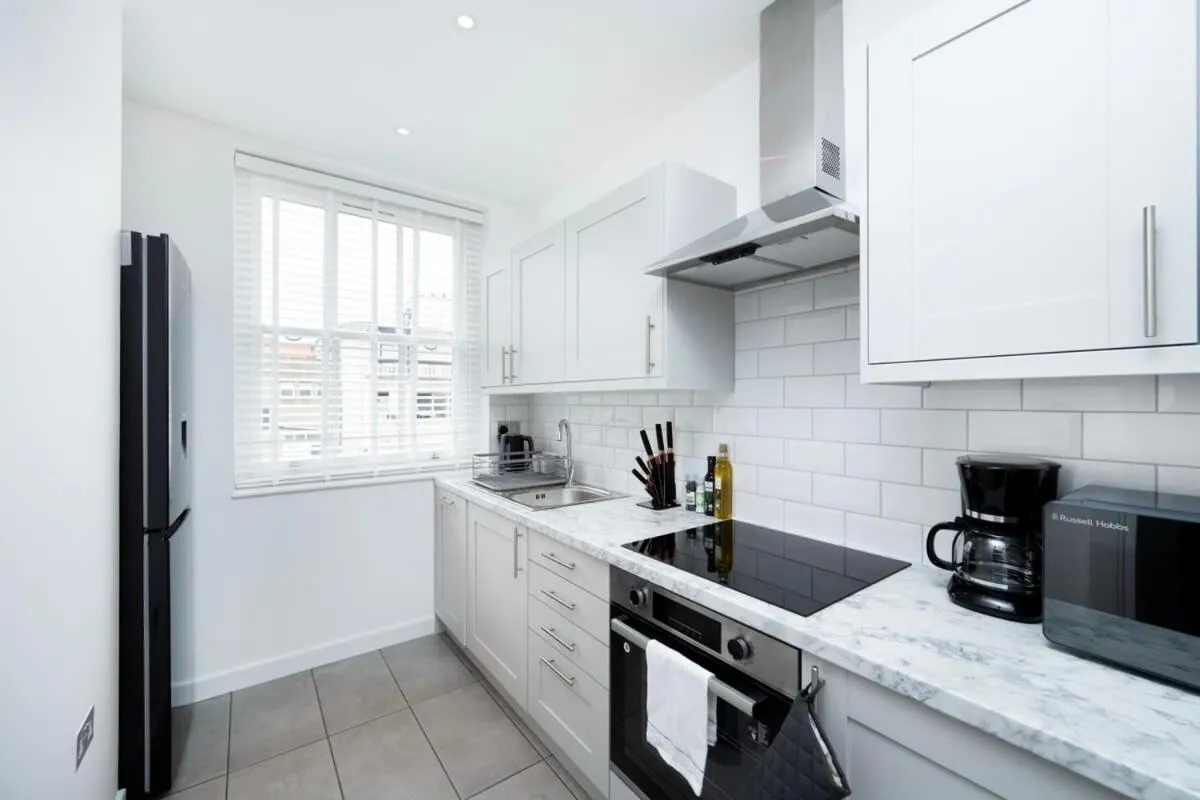 Image 4 of Stylish 3BR Flat in the Heart of Soho London