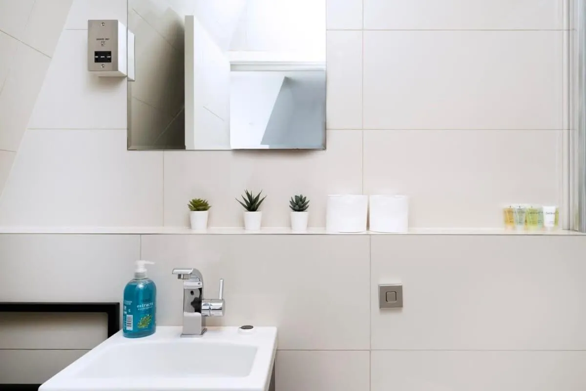 Image 3 of Stylish 3BR Flat in the Heart of Soho London