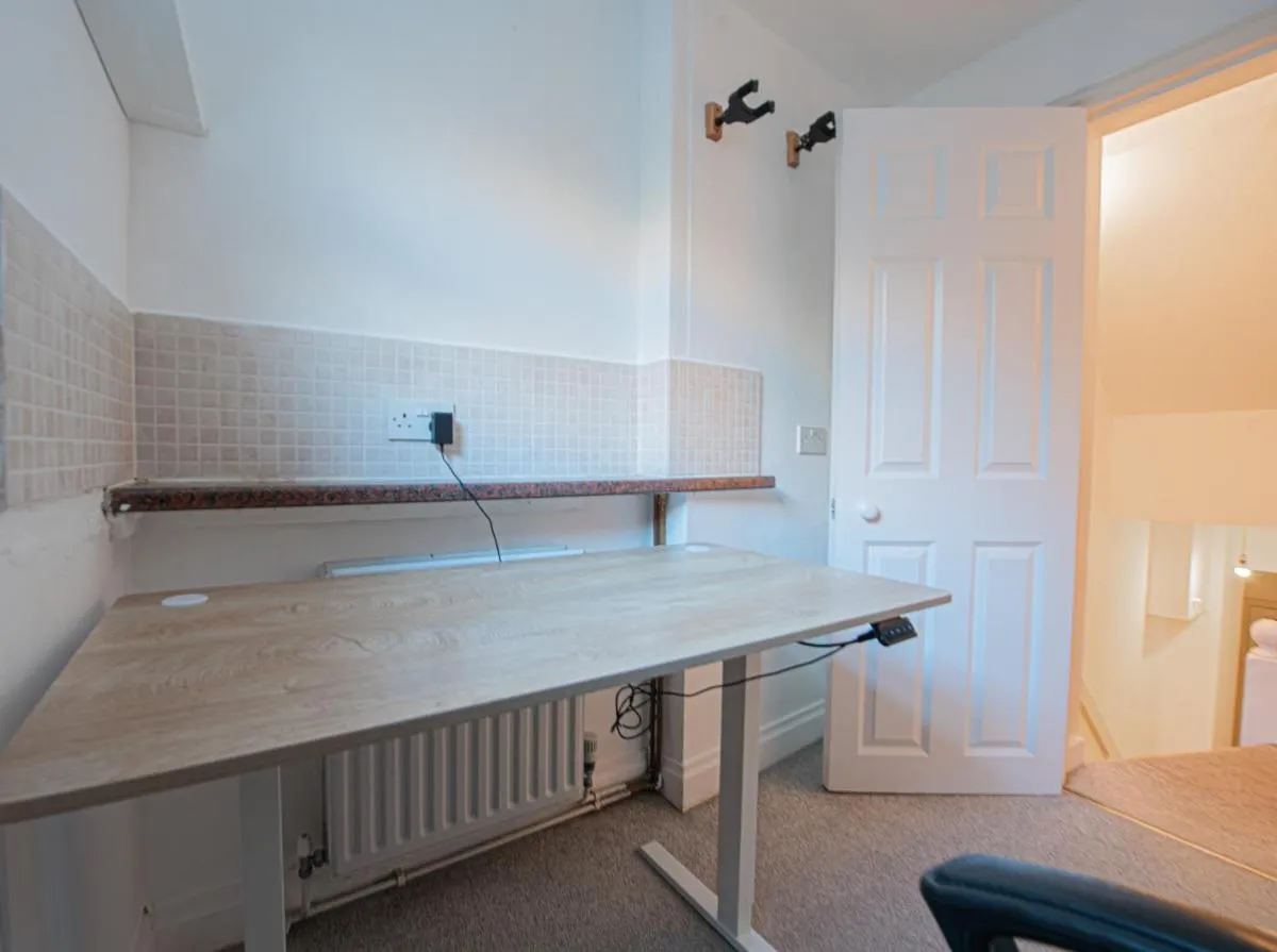 Image 3 of Stylish 3-Bed Apartment in Prime Fulham Location