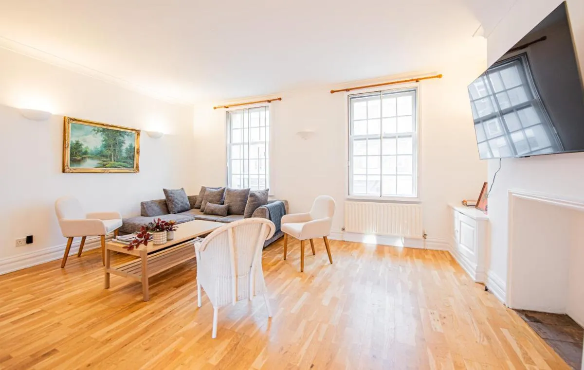 Image 5 of Stylish 3-Bed Apartment in Prime Fulham Location
