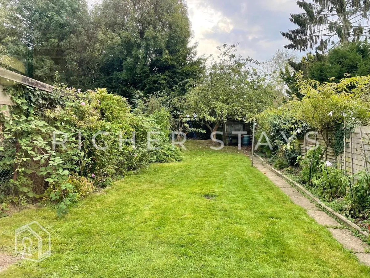 Image 5 of Stylish 3-Bedroom Garden Home, AC, Contractors and Families