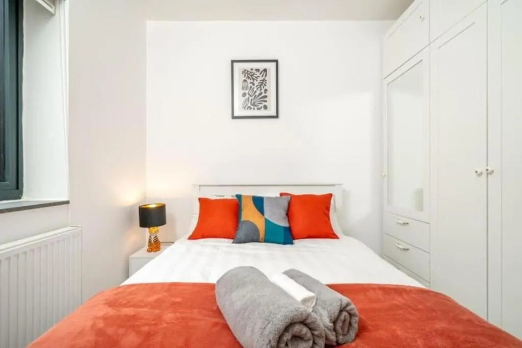 Stylish 3-Bedroom Tottenham Home with Private Garden – Free WIFI & Parking on Request