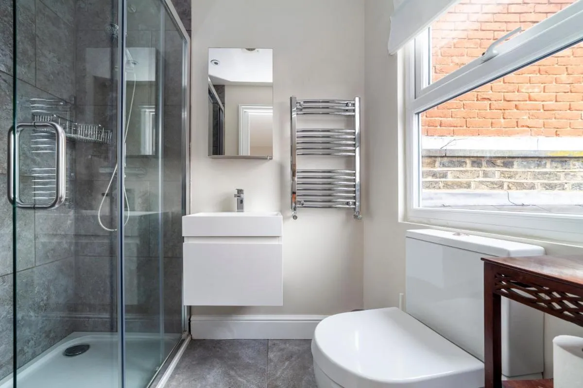 Image 3 of Stylish 3 BDR apartment wfree parking and garden