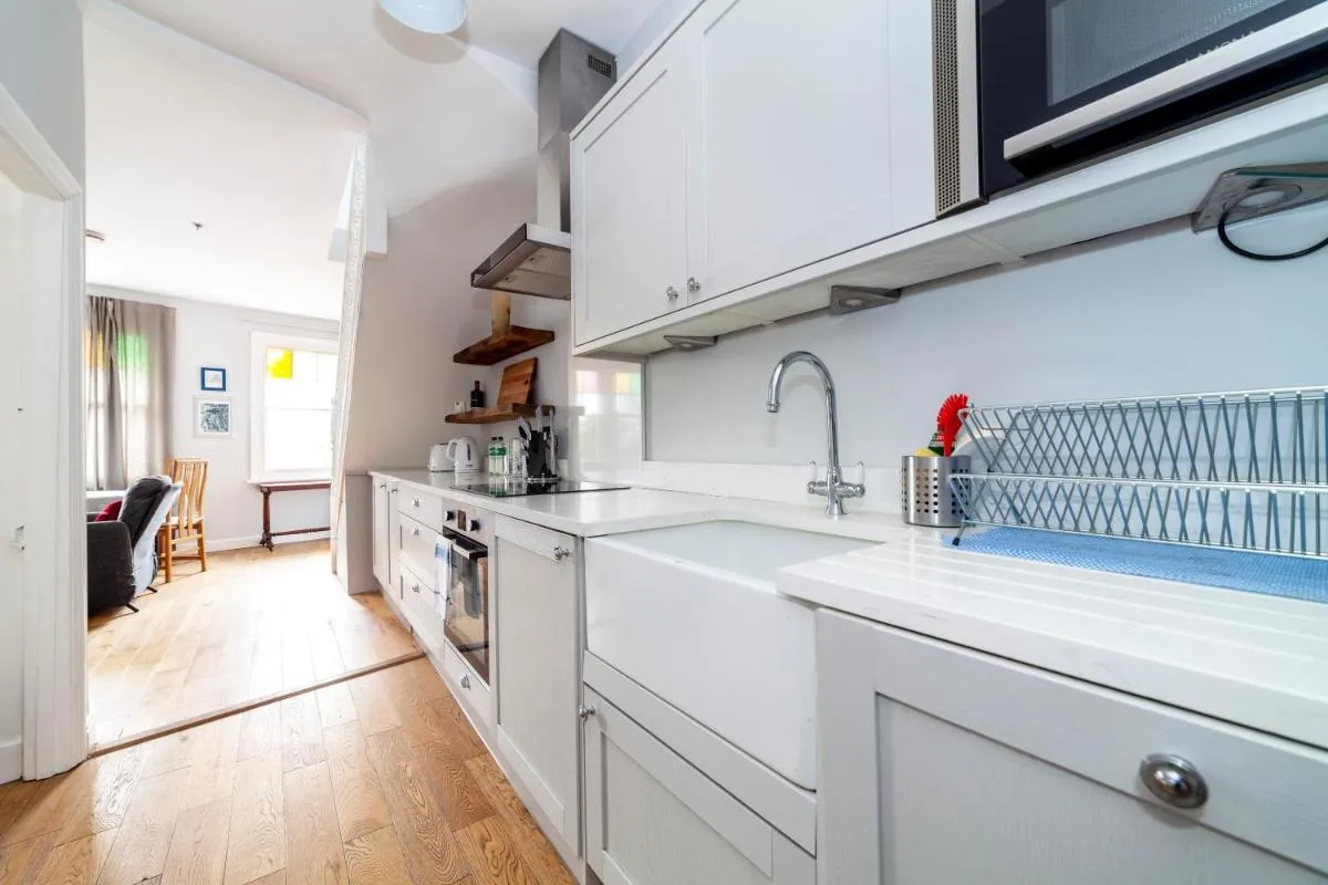 Image 4 of Stylish 3 BDR apartment wfree parking and garden