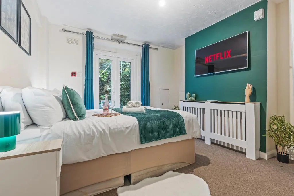 Image 1 of Stylish 3 Bed Fulham Sleeps 10, Stamford Bridge