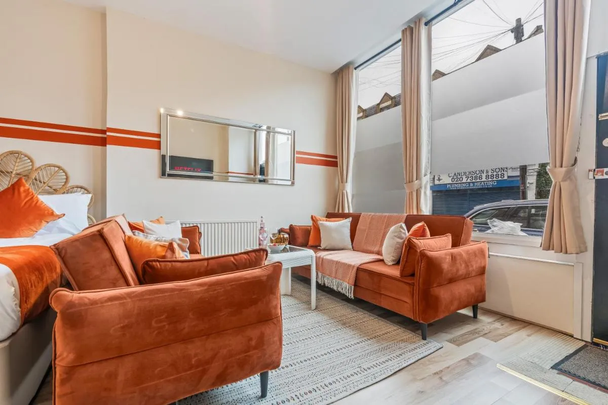 Image 5 of Stylish 3 Bed Fulham Sleeps 10, Stamford Bridge