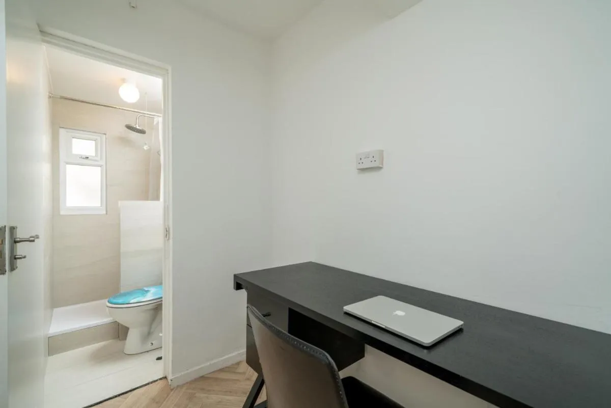 Image 3 of Stylish 3 Bed Home with Gardens Fast Transport Links
