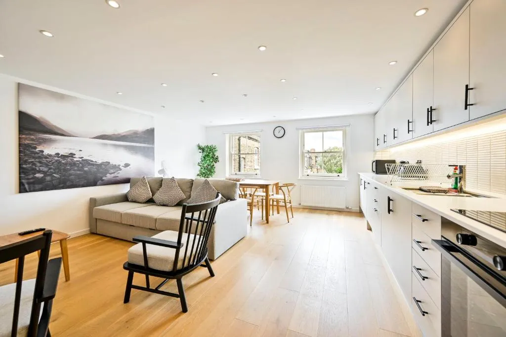 Image 1 of Stylish 3 Bedroom Apartment