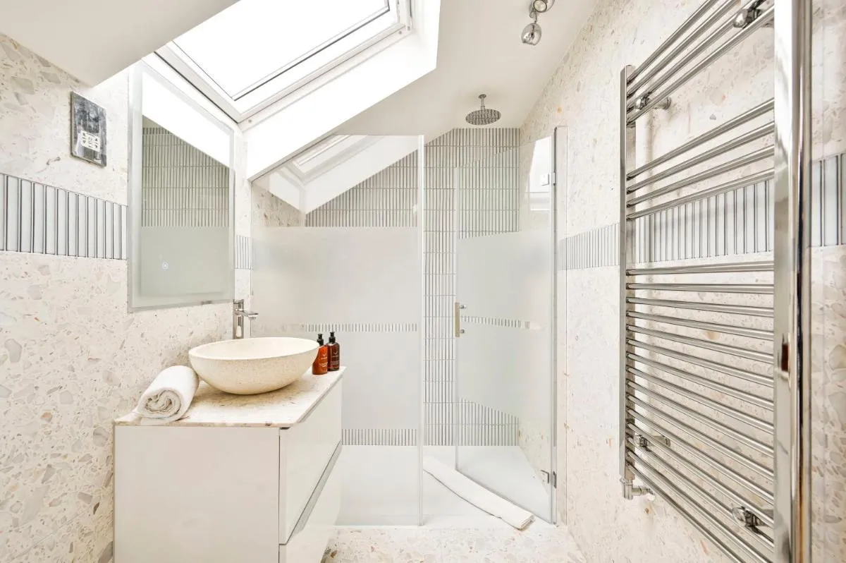 Image 3 of Stylish 3 Bedroom Apartment