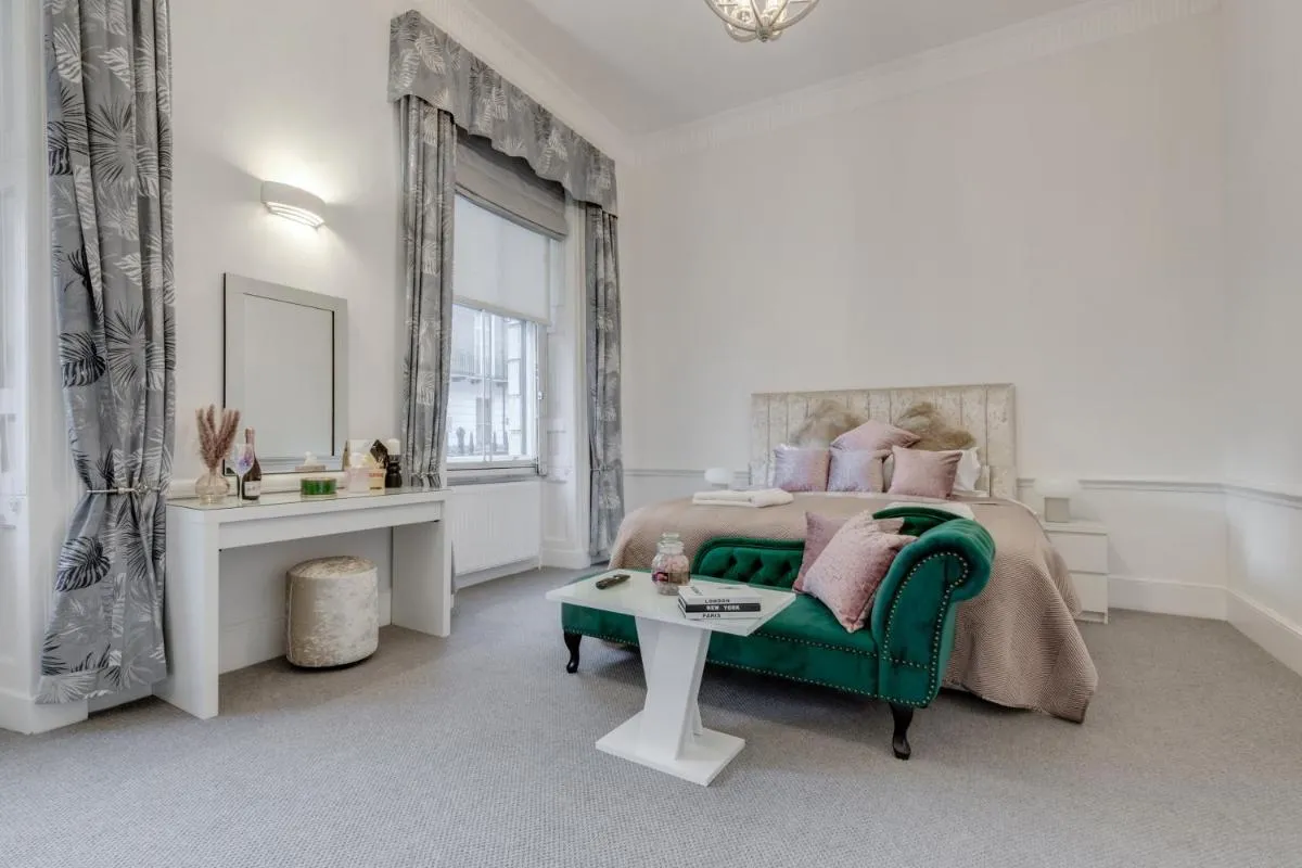 Image 3 of Stylish 3 Bedroom Luxury in Harley Street – 3HS