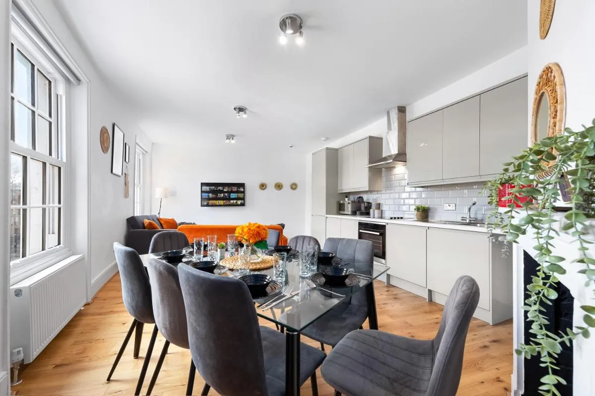Image 4 of Stylish 3 Bedroom Serviced Apartment in Kings Cross