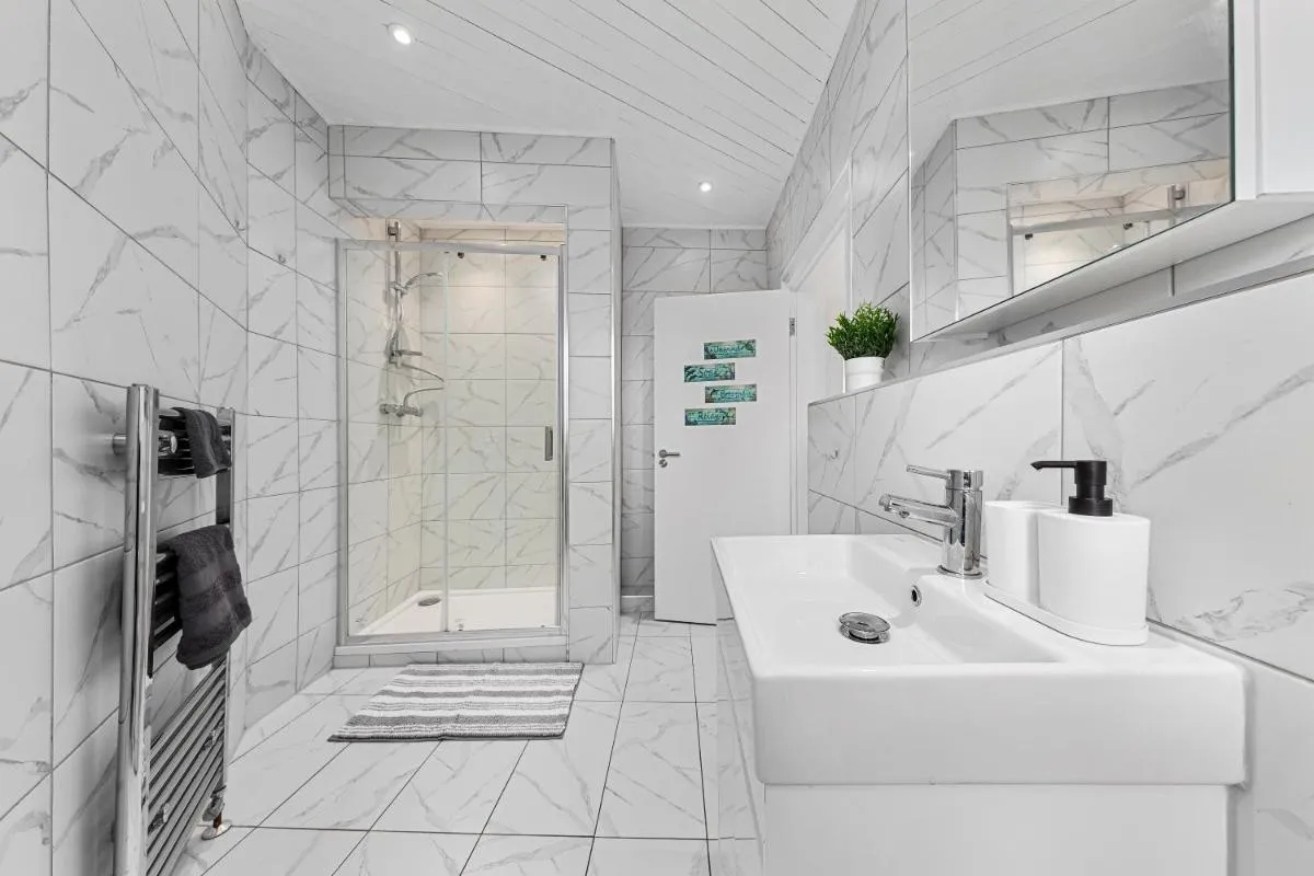 Image 3 of Stylish 3 Bedroom Serviced Apartment in Kings Cross