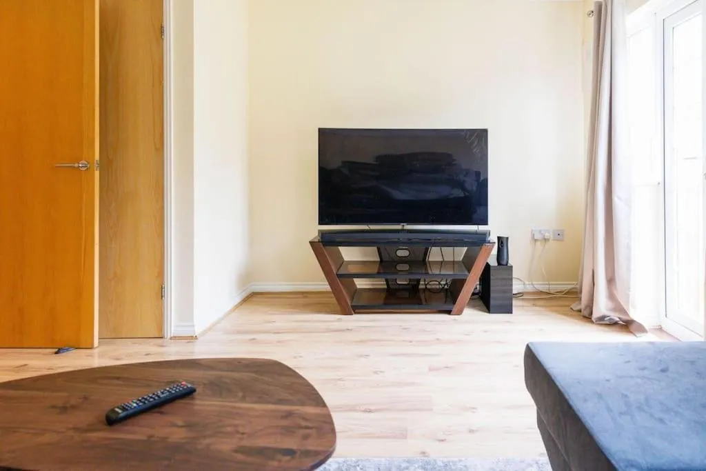 Image 5 of Stylish 3 Bedroom and free parking