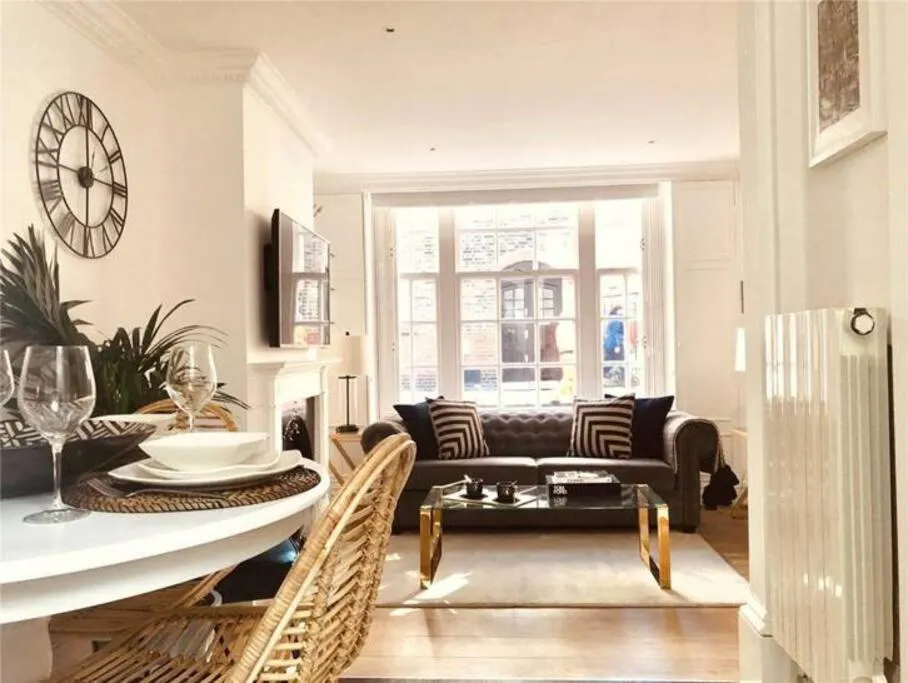 Image 3 of Stylish 3 bedroom town house
