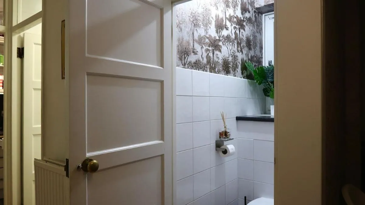 Image 5 of Stylish 3-bed apartment in London within walking distance to tube stations