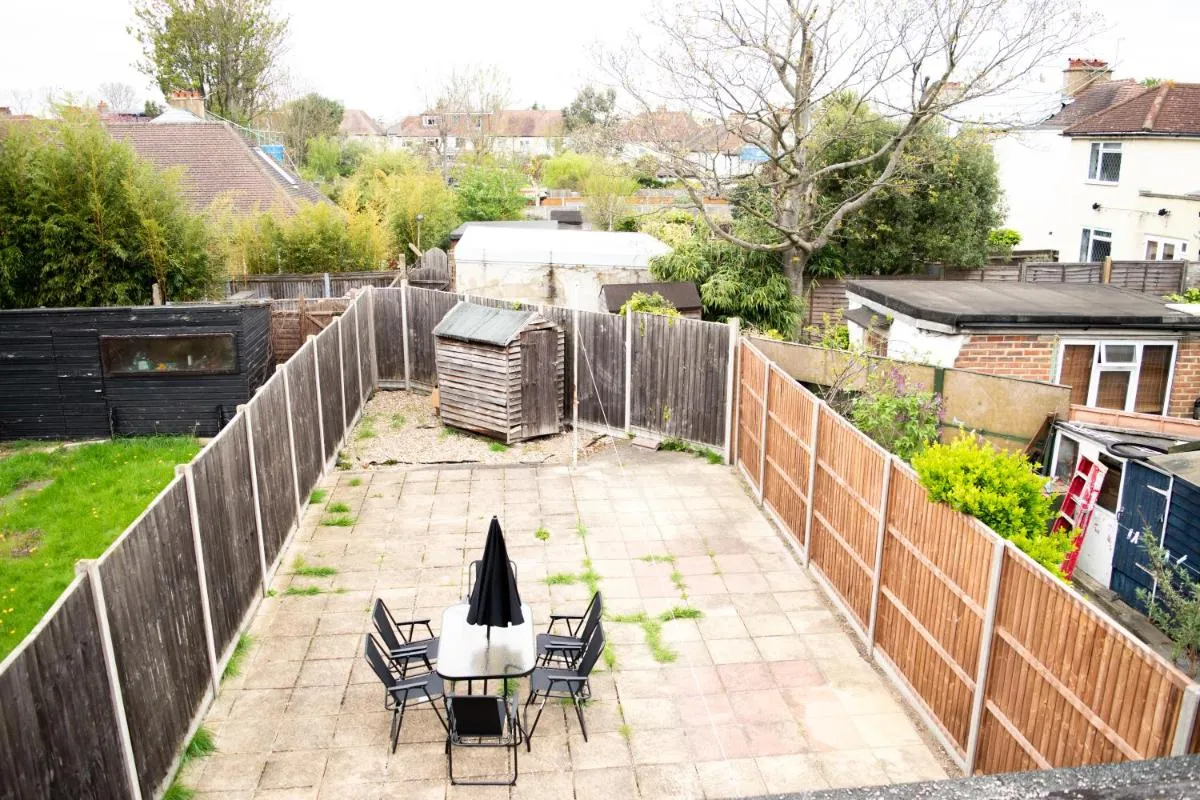 Image 5 of Stylish 4-Bedroom Getaway Free Parking
