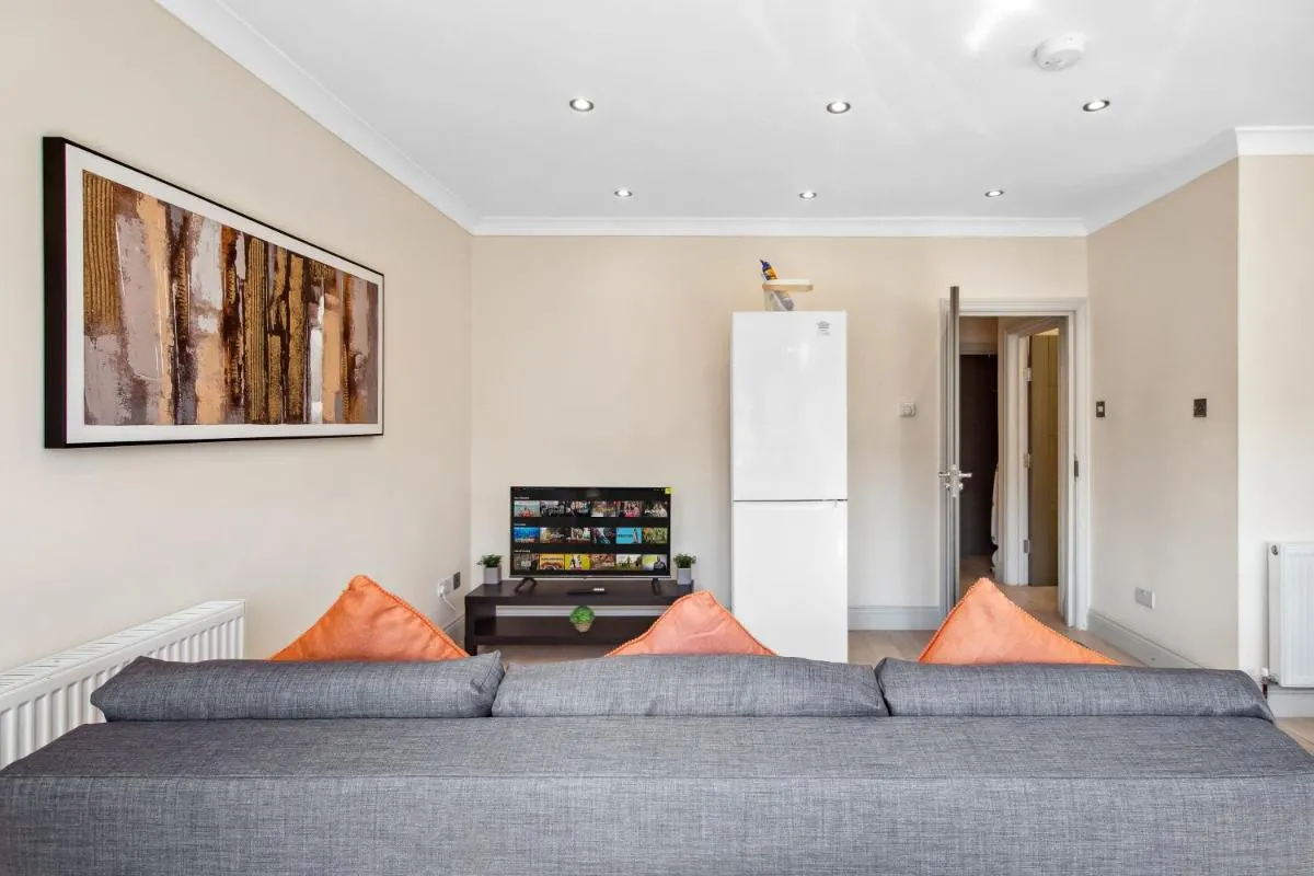 Image 5 of Stylish 4 Bed 2 Bath NW London