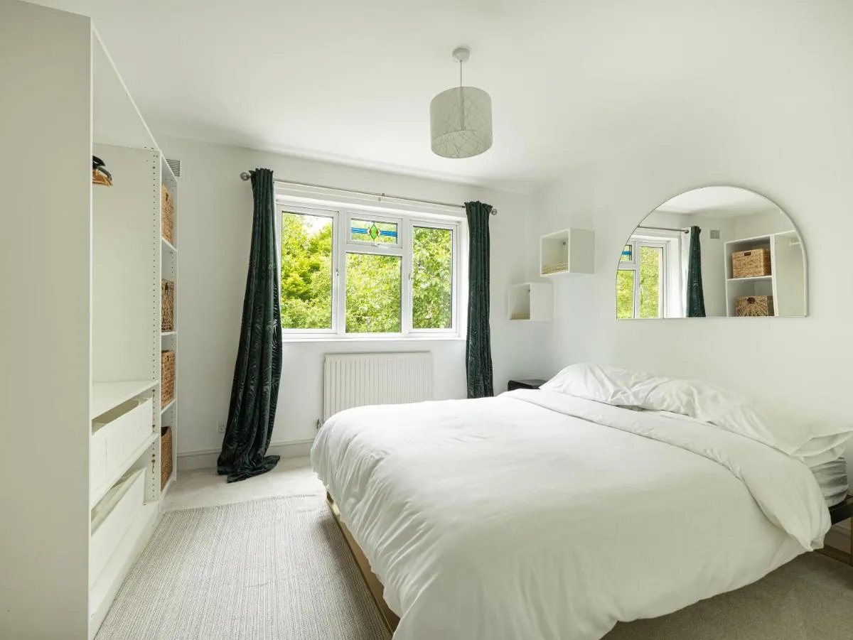Image 2 of Stylish 5BR Home in the Heart of Spitalfields Walk to Brick Lane & Shoreditch