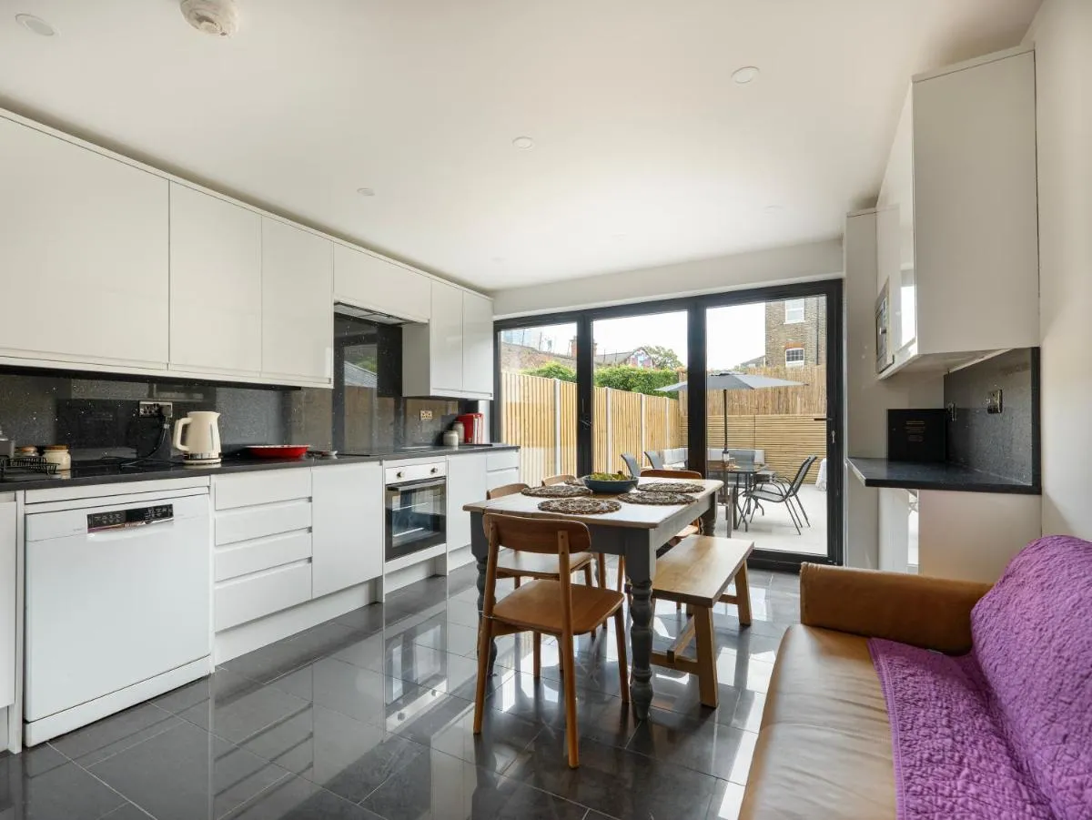 Image 4 of Stylish 5BR Home in the Heart of Spitalfields Walk to Brick Lane & Shoreditch