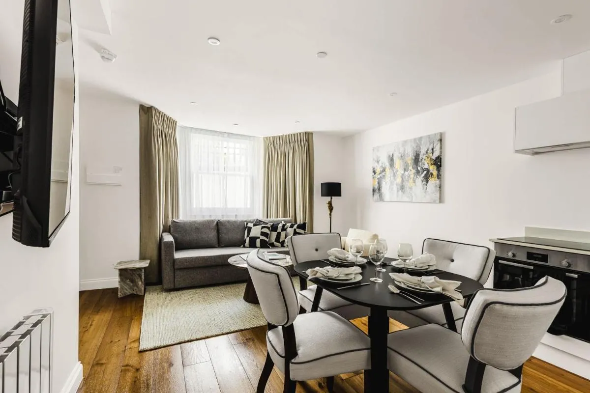 Image 3 of Stylish Apartment Close to Hyde Park