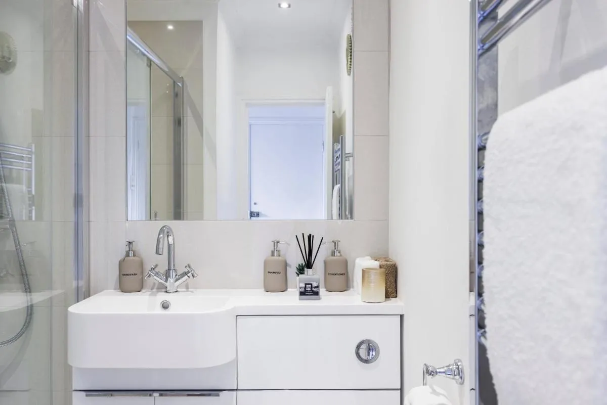 Image 3 of Stylish Apartment Opposite Westfields