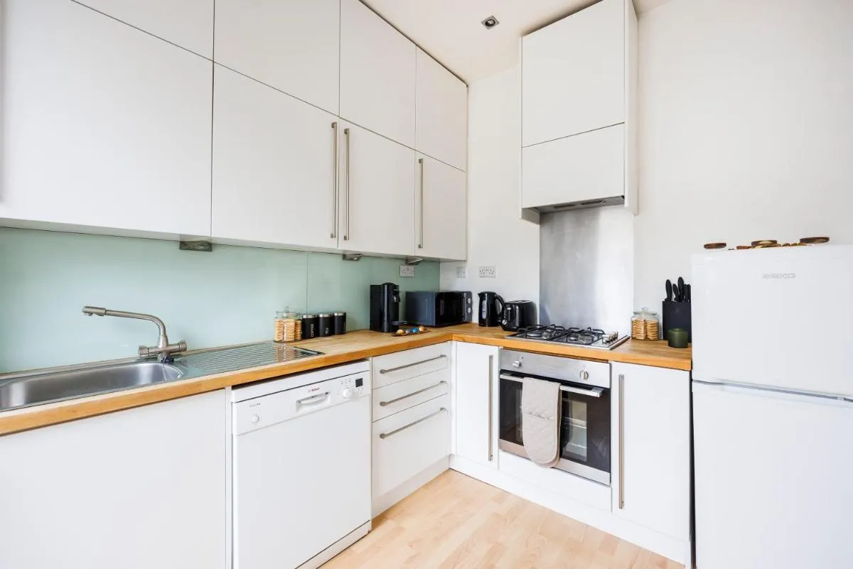 Image 4 of Stylish Apartment Opposite Westfields