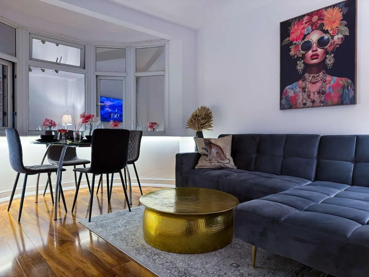Image 3 of Stylish Apartment in Buckhurst Hill