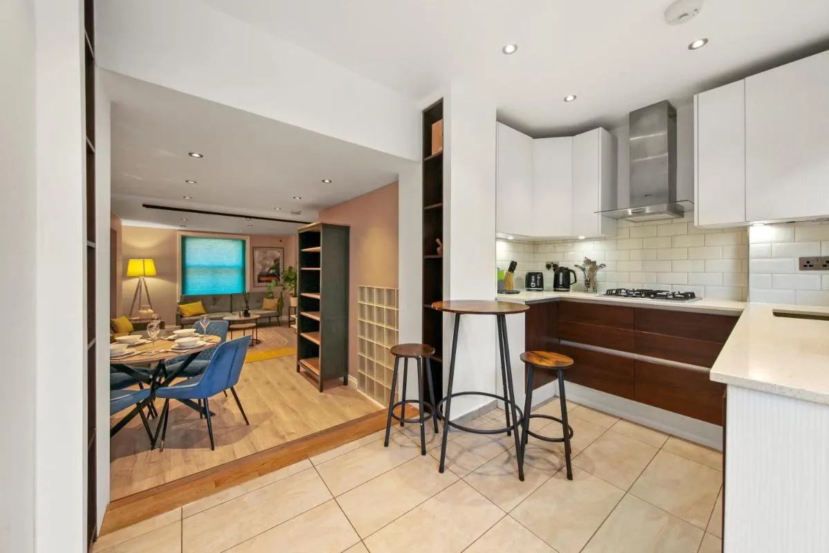Image 4 of Stylish Apartment in Euston and near Camden with Private Roof Terrace