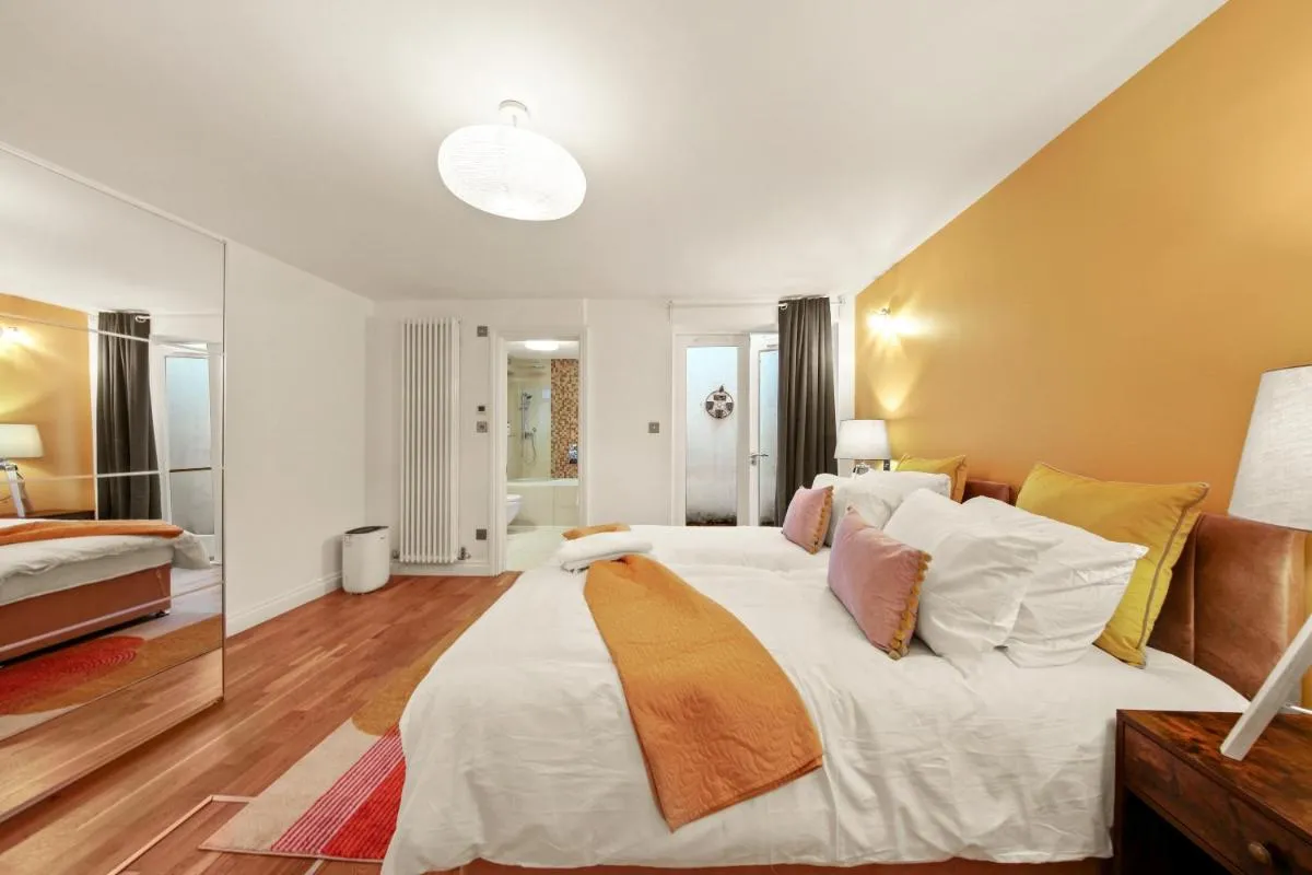 Image 2 of Stylish Apartment in Euston and near Camden with Private Roof Terrace