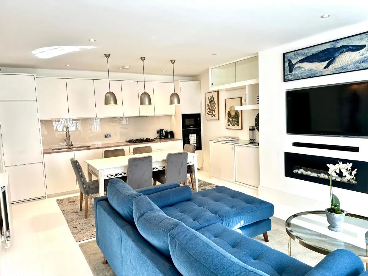 Image 3 of Stylish Apartment with BBQ Kensington