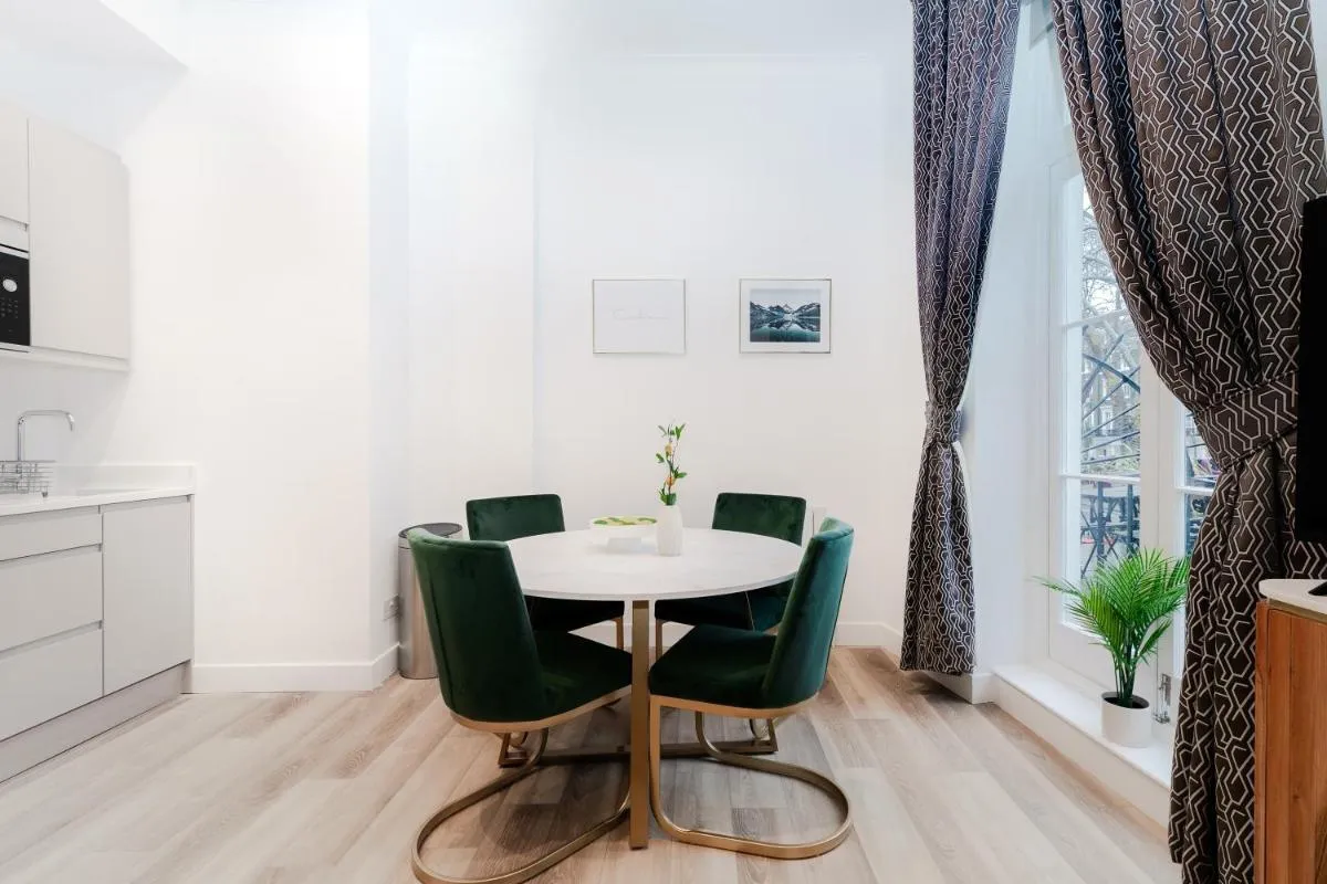 Image 3 of Stylish Apartments – Hyde Park