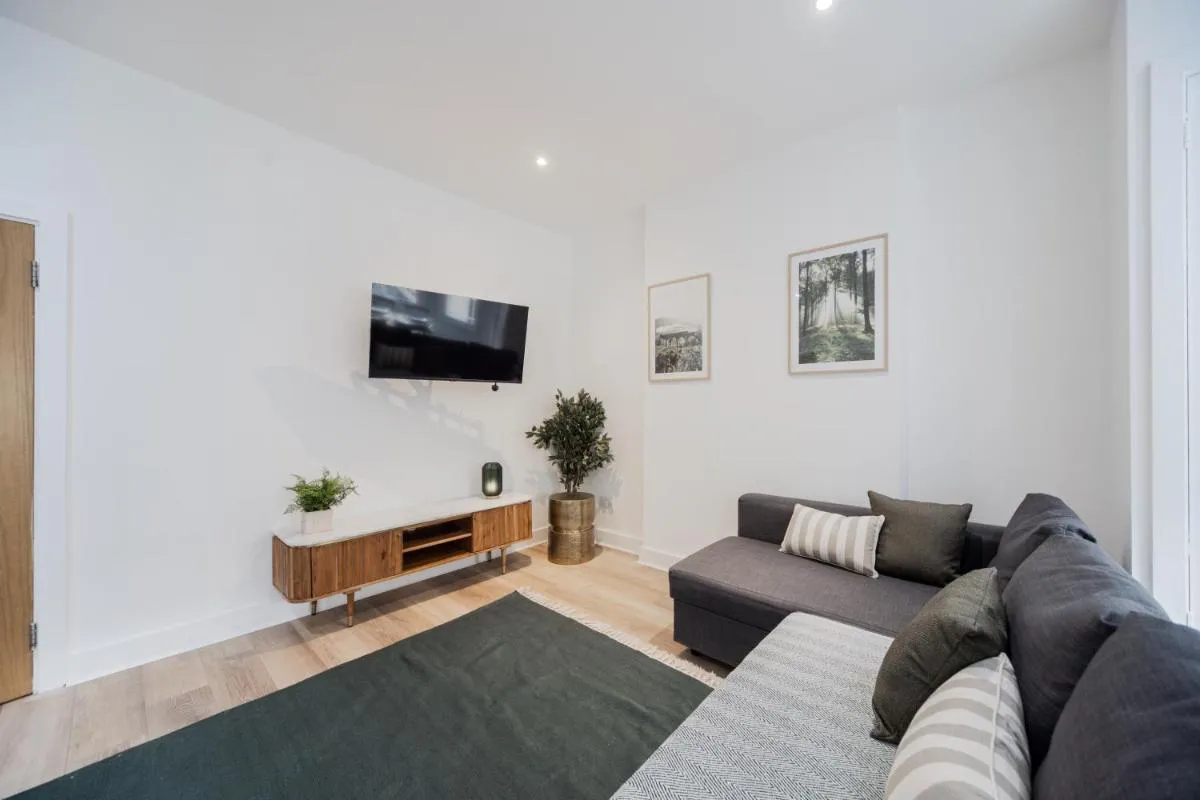 Image 3 of Stylish Apartments – Kensington
