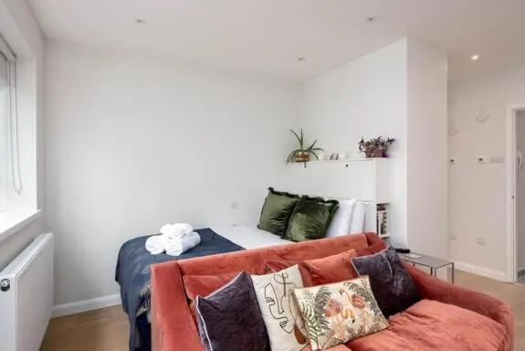 Image 5 of Stylish Brixton Hill Studio with Modern Charm