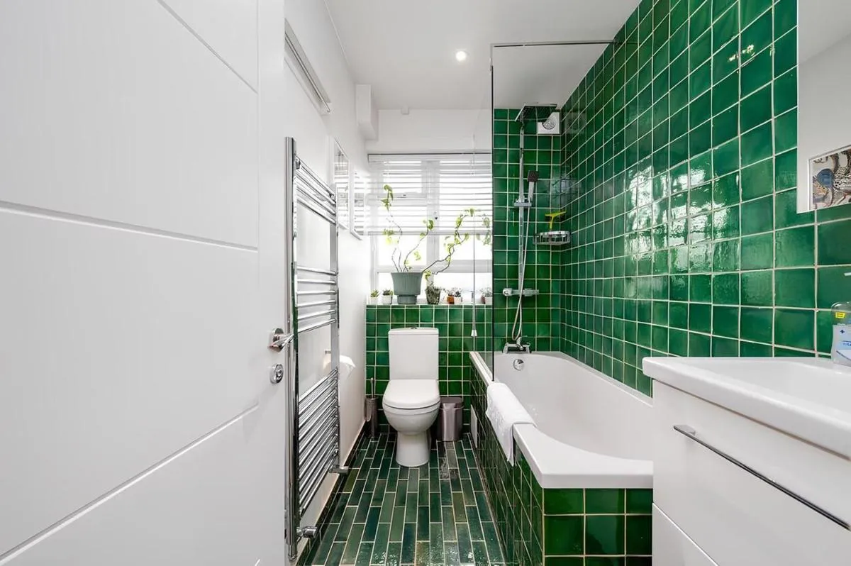 Image 4 of Stylish Brixton Hill Studio with Modern Charm