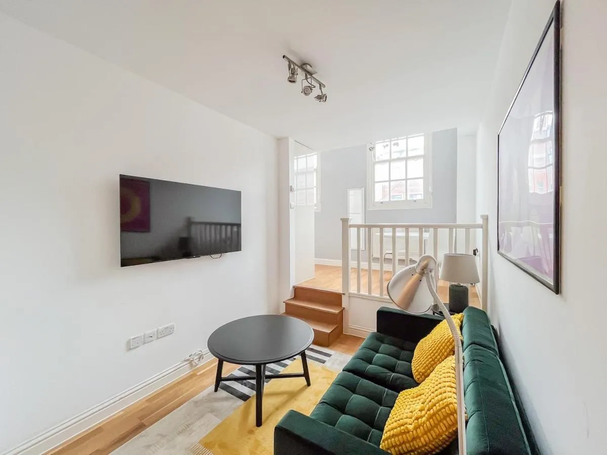Image 5 of Stylish Camden Apartment C3