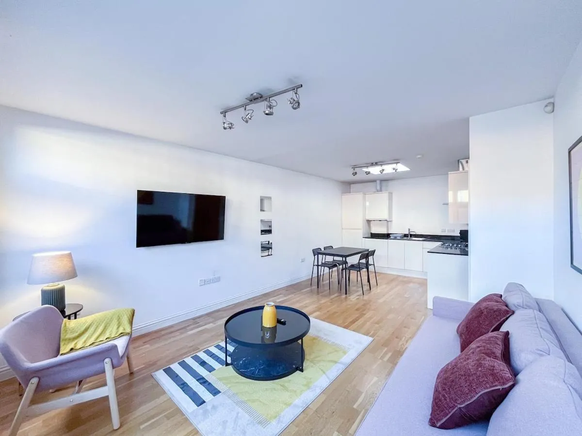 Image 4 of Stylish Camden Apartment C4
