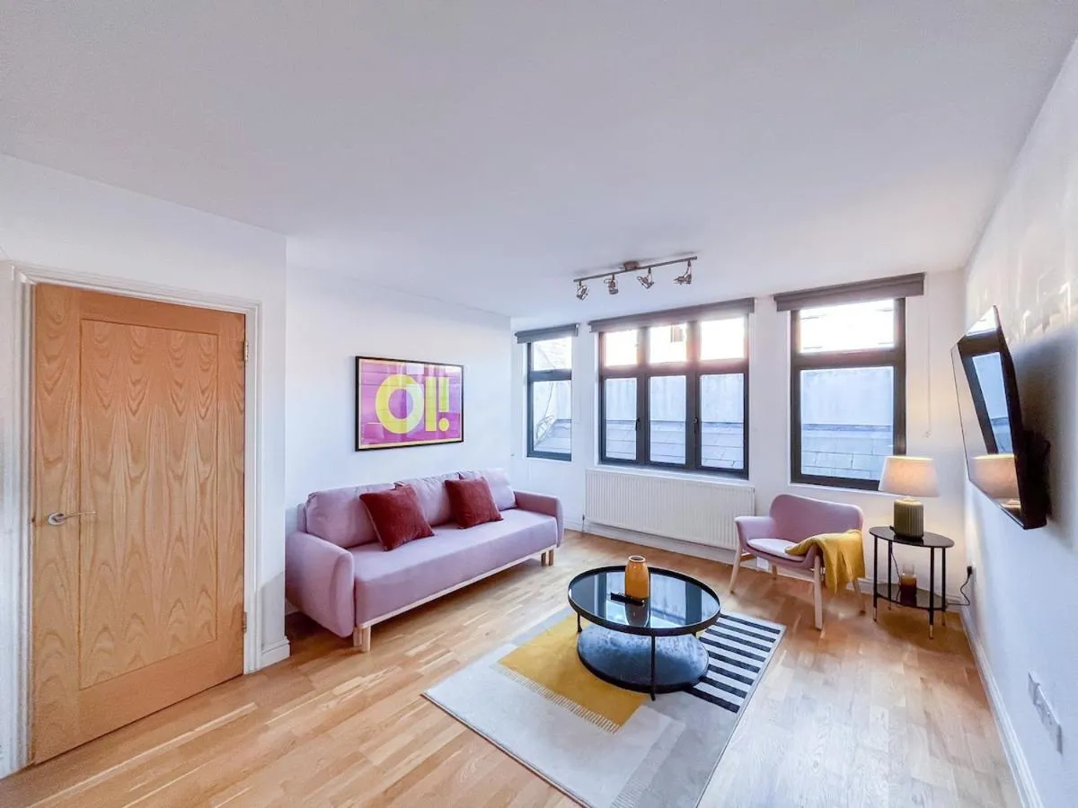 Image 5 of Stylish Camden Apartment C4