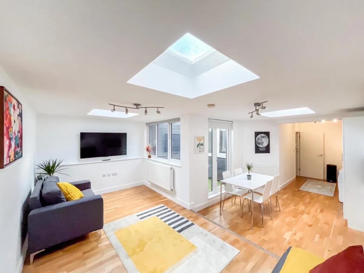 Image 5 of Stylish Camden Apartment C6