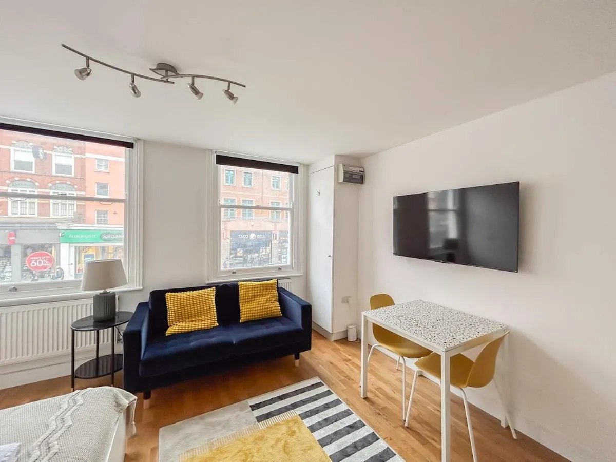 Image 5 of Stylish Camden Apartment C7