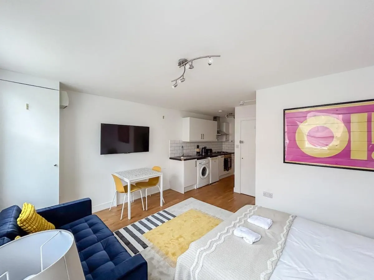 Image 3 of Stylish Camden Apartment C7