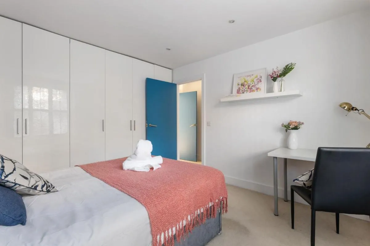 Image 5 of Stylish Camden Apartment – Garden Access & Metro