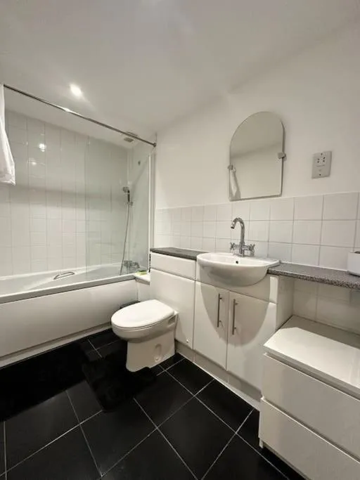 Image 5 of Stylish Central Apartment 2mins from major station