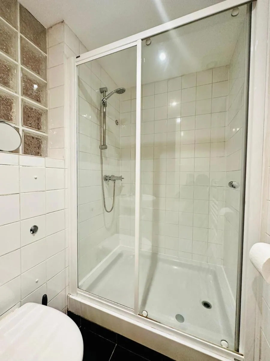Image 3 of Stylish Central Apartment 2mins from major station
